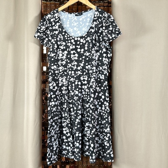 2 Dye 4 Black Short Sleeve Stretchy Lightweight Dress White & Red Floral Print L - Picture 6 of 10